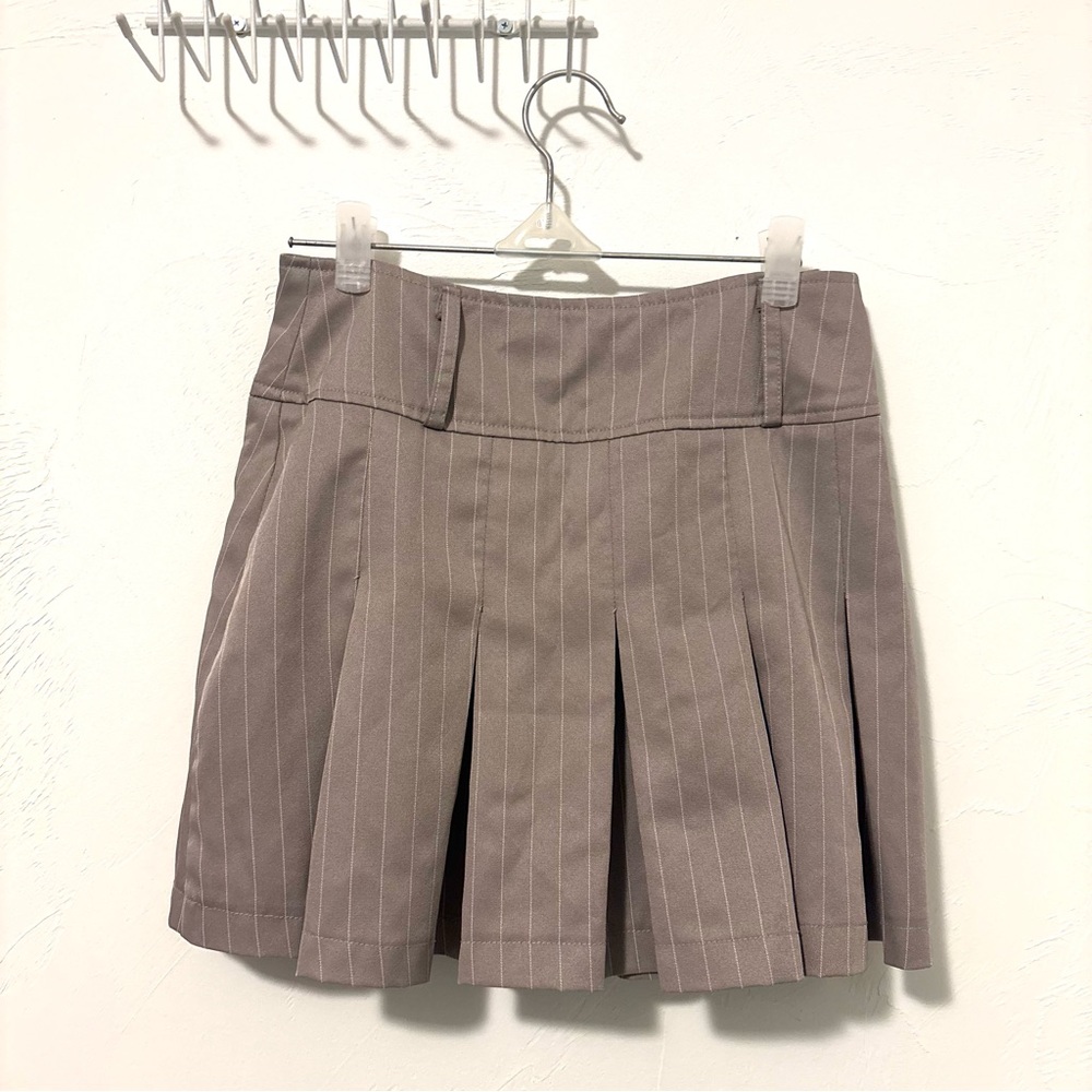 Classic Gray Pleated Skirt
